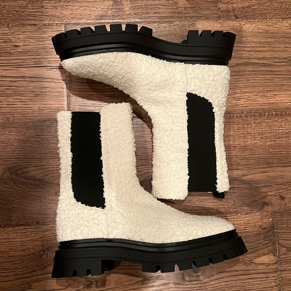 Stuart Weitzman 50 mm Bedford Bootie NWT Faux Shearling Cream Size 11.5